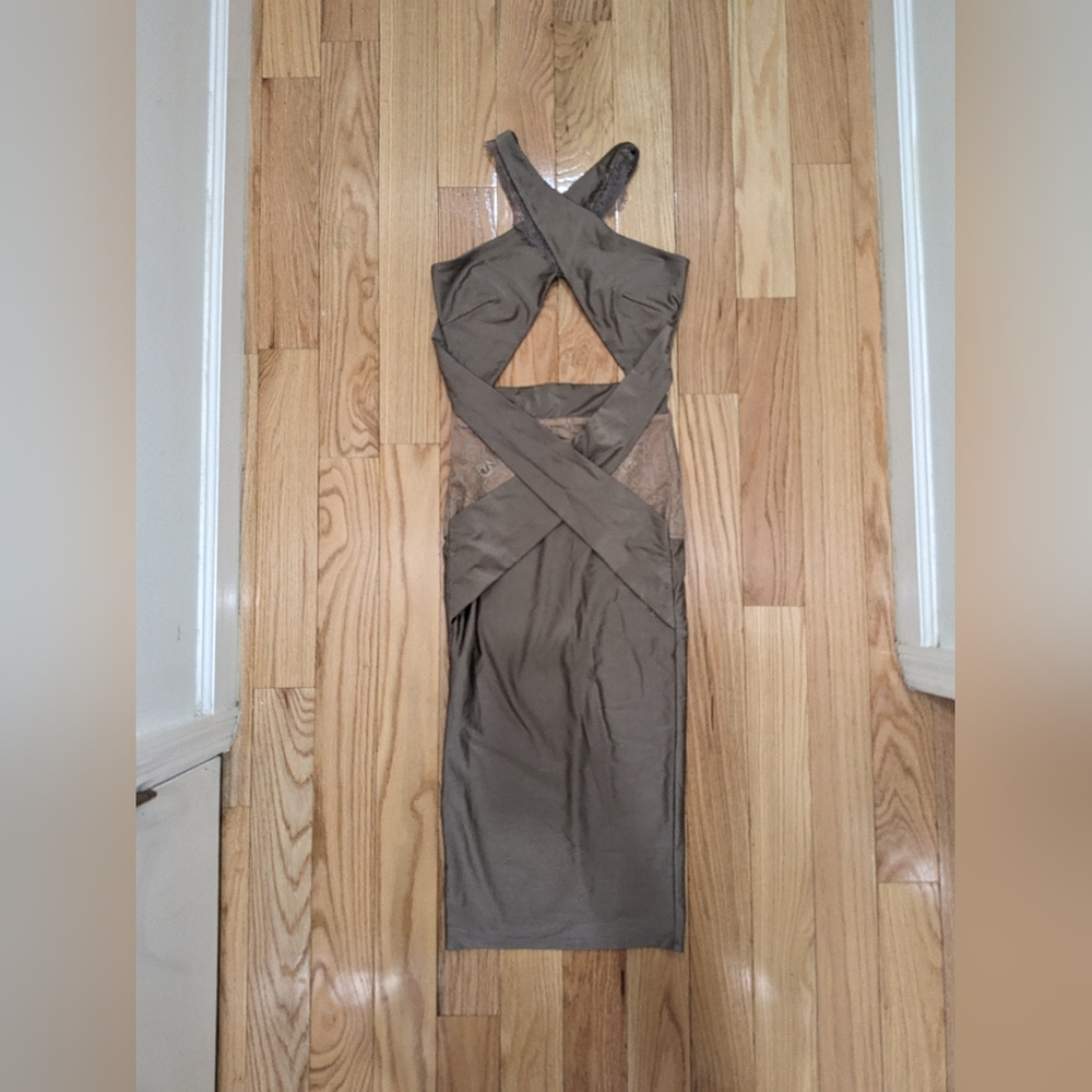 11. NWT MICHAEL COSTELLO X REVOLVE PHILIP MIDI DRESS IN TAUPE - Picture 4 of 10